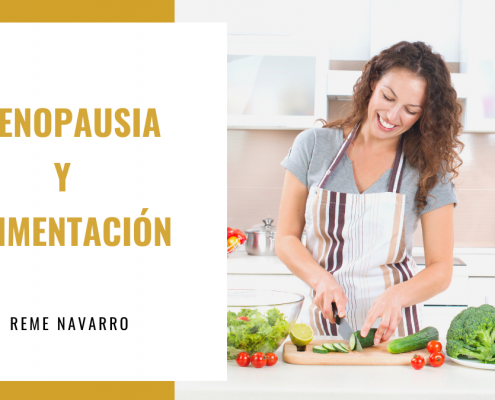 Mujer cocinando verduras