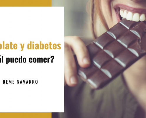 Mujer comiendo una onza de chocolate